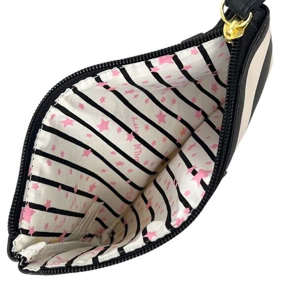 Betsey Johnson Signature Black & White Striped Luv Betsey Crossbody Wristlet - Picture 6 of 10